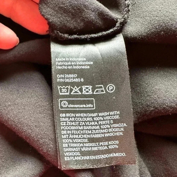 H&M Black Shift Dress 3/4 sleeves with bows knee length
Women's 8 - Picture 6 of 7